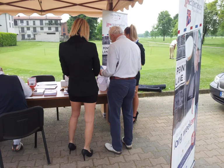 John Peter Sloan La scuola, al Golf Club Ambrosiano con le hostess di Ambient Media — foto 6