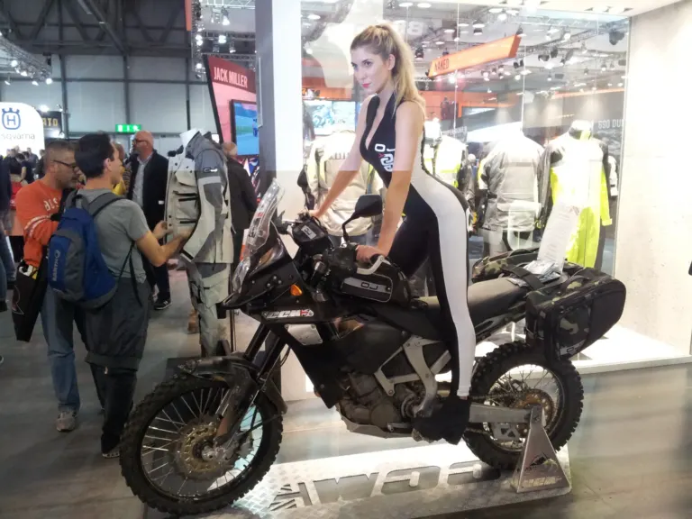 Ambient Media ad Eicma 2014 per Honda, Aeon, OJ Atmosfere Metropolitane, Fullsix e Bellissimoto — foto 16