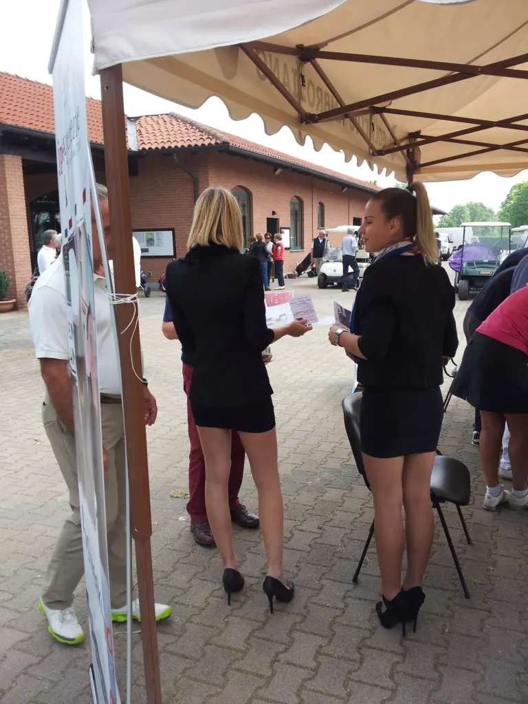John Peter Sloan La scuola, al Golf Club Ambrosiano con le hostess di Ambient Media — foto 7