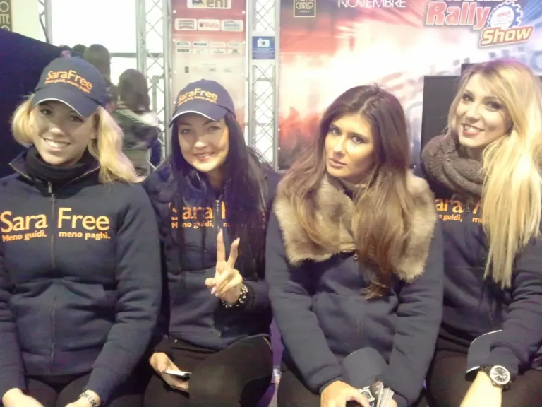 Sara Assicurazioni al Monza Rally Show con le cartoline e le modelle Ambient Media — foto 19
