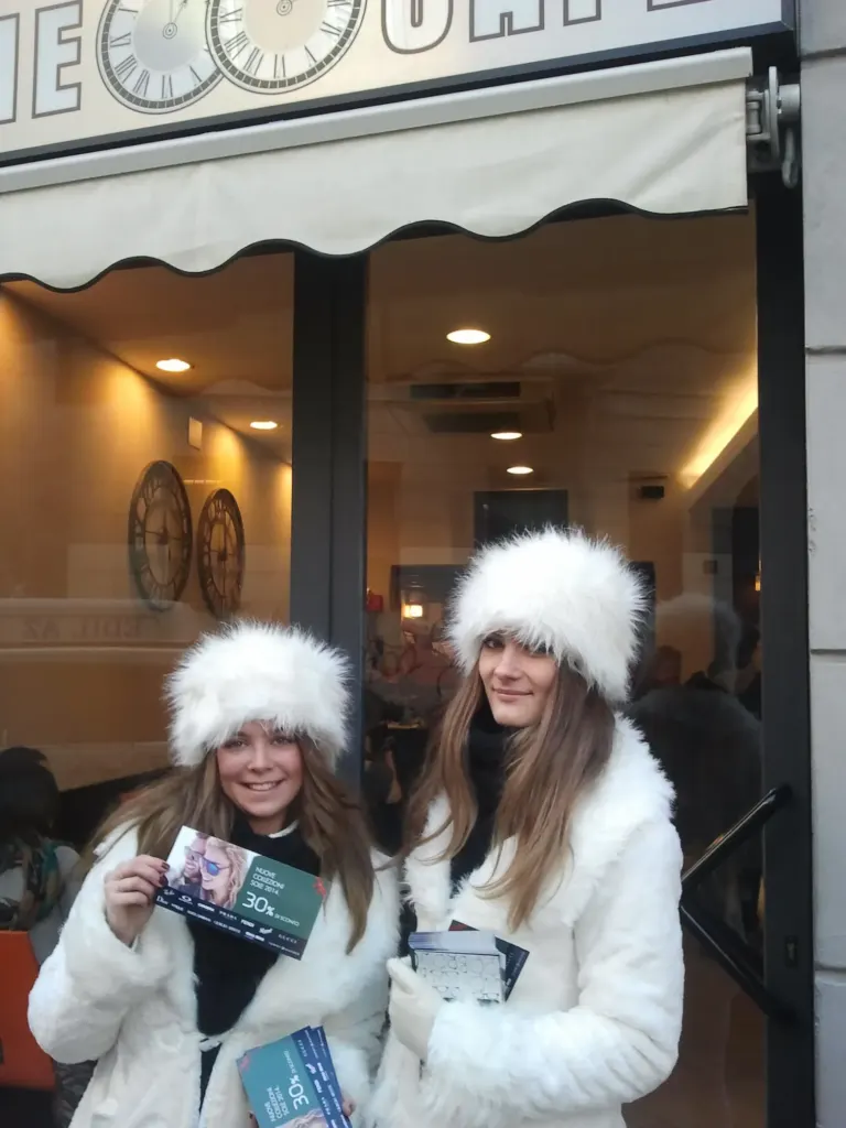 Ambient Media fornisce promoter e modelle per l'inaugurazione del nuovo store Salmoiraghi & Viganò a Milano — foto 25