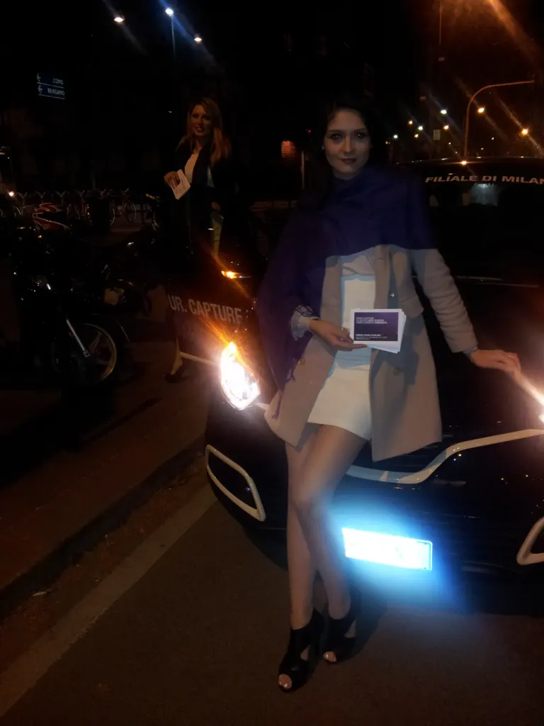 Renault invita a scoprire la sua nuova gamma nella rinnovata filiale di Milano con Ambient Media — foto 29
