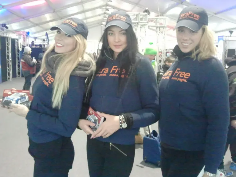 Sara Assicurazioni al Monza Rally Show con le cartoline e le modelle Ambient Media — foto 20