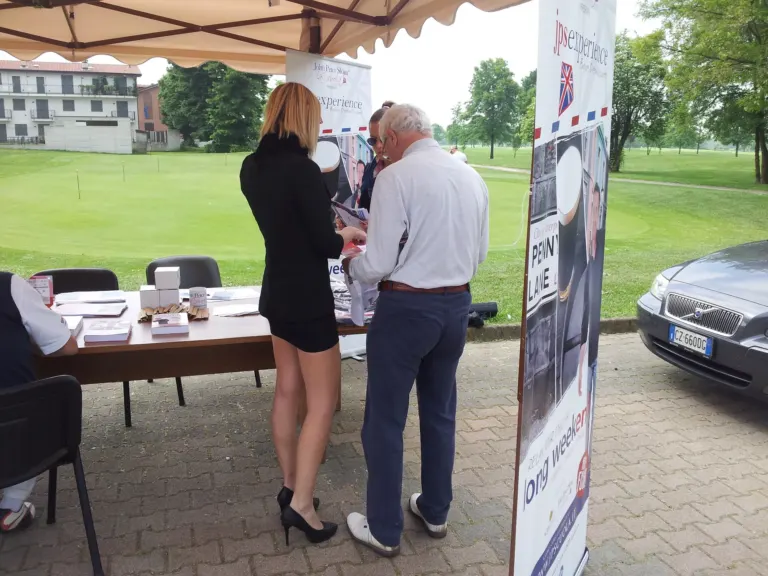 John Peter Sloan La scuola, al Golf Club Ambrosiano con le hostess di Ambient Media — foto 5