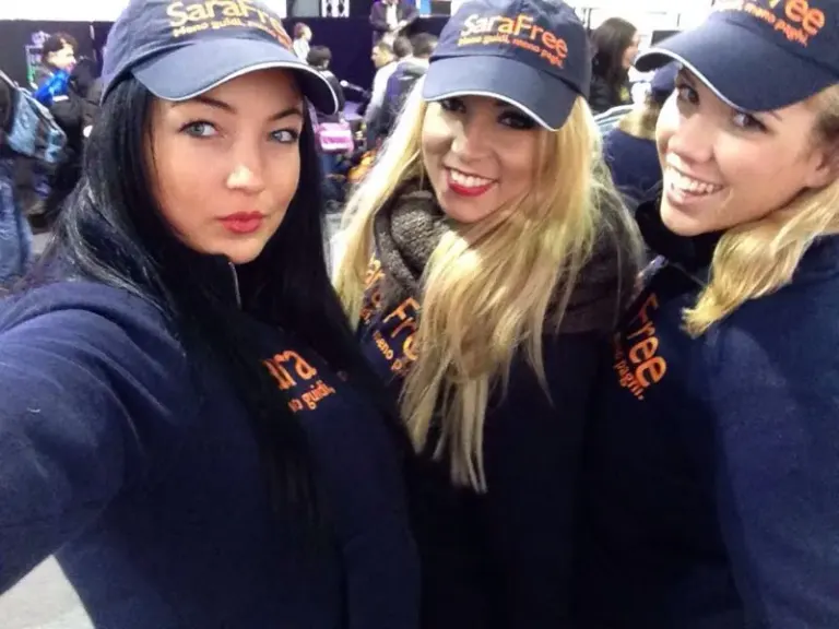 Sara Assicurazioni al Monza Rally Show con le cartoline e le modelle Ambient Media — foto 22
