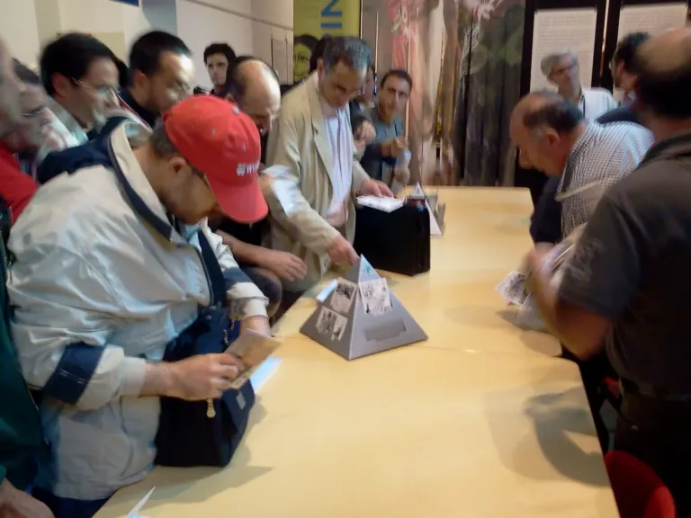 Ambient Media con le cartoline alla Mostra di Sergio Bonelli — foto 7