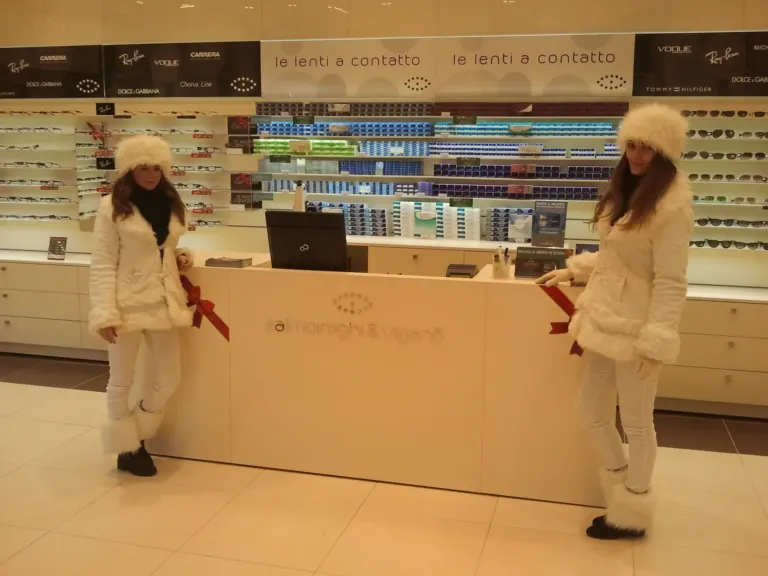 Ambient Media fornisce promoter e modelle per l'inaugurazione del nuovo store Salmoiraghi & Viganò a Milano — foto 6