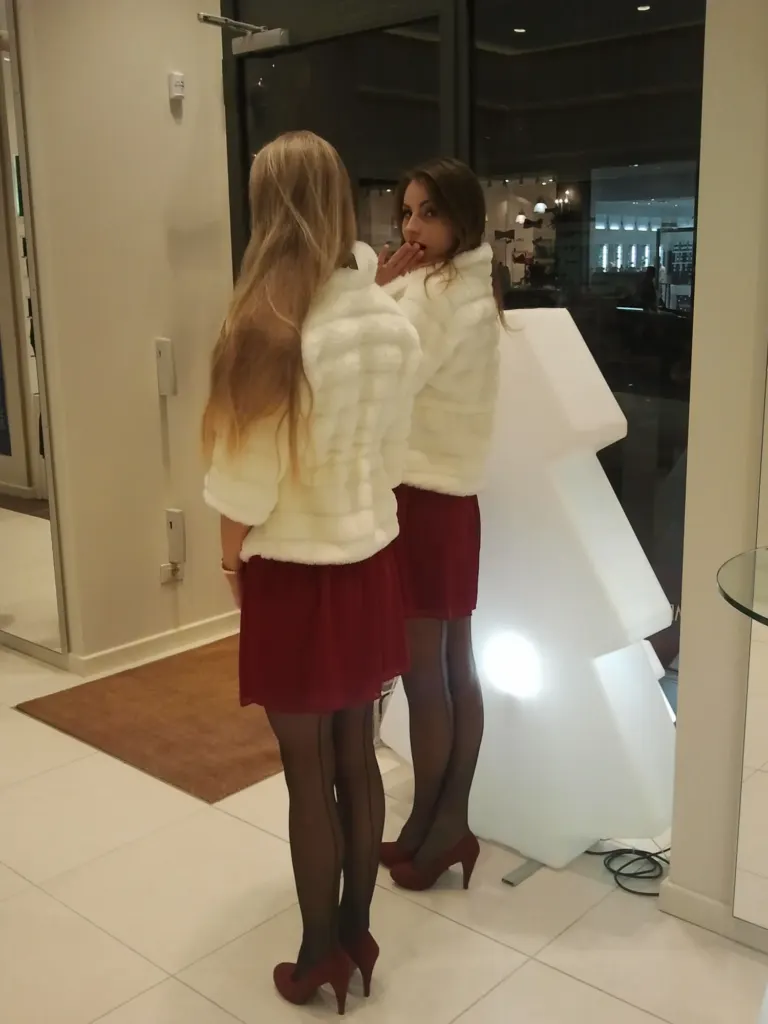 Ambient Media fornisce promoter e modelle per l'inaugurazione del nuovo store Salmoiraghi & Viganò a Milano — foto 15