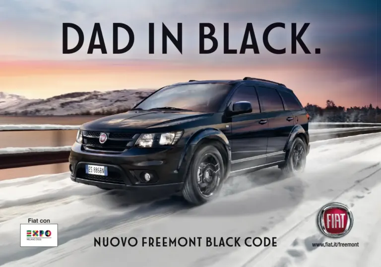 Fiat Panda 4x4 e nuovo Freemont Black Code nelle località alpine con le cartoline pubblicitarie Ambient Media — foto 1