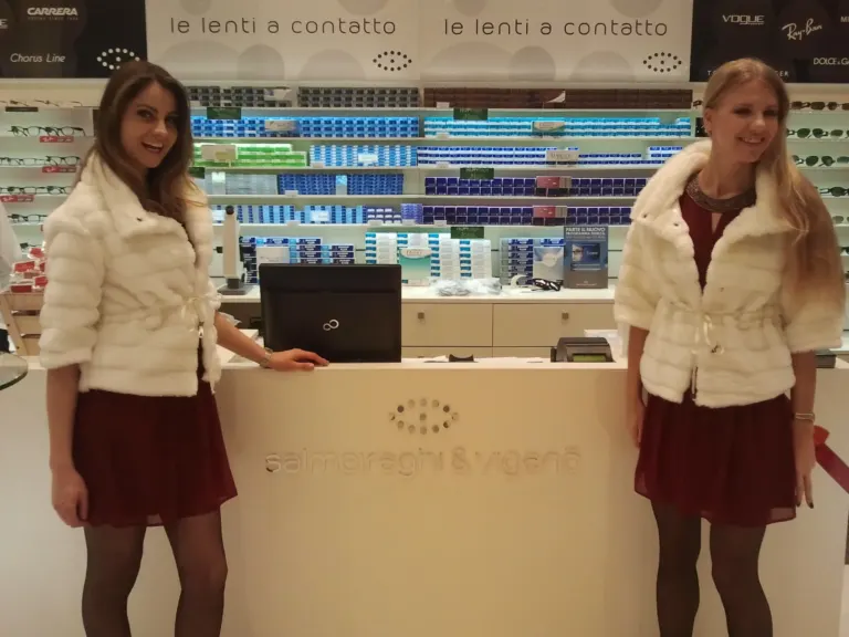 Ambient Media fornisce promoter e modelle per l'inaugurazione del nuovo store Salmoiraghi & Viganò a Milano — foto 23