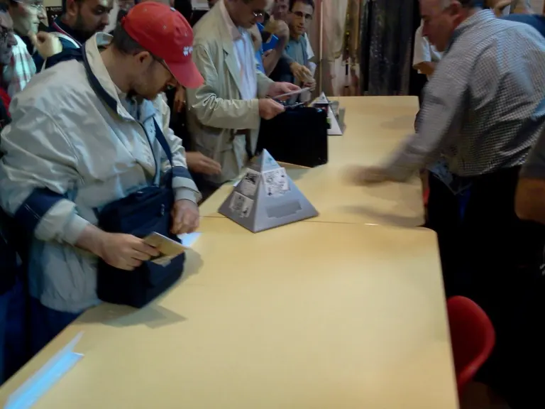 Ambient Media con le cartoline alla Mostra di Sergio Bonelli — foto 6