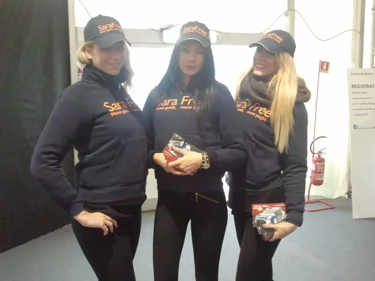 Sara Assicurazioni al Monza Rally Show con le cartoline e le modelle Ambient Media — foto 21