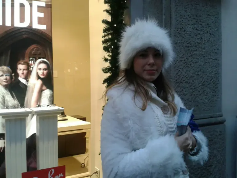 Ambient Media fornisce promoter e modelle per l'inaugurazione del nuovo store Salmoiraghi & Viganò a Milano — foto 13